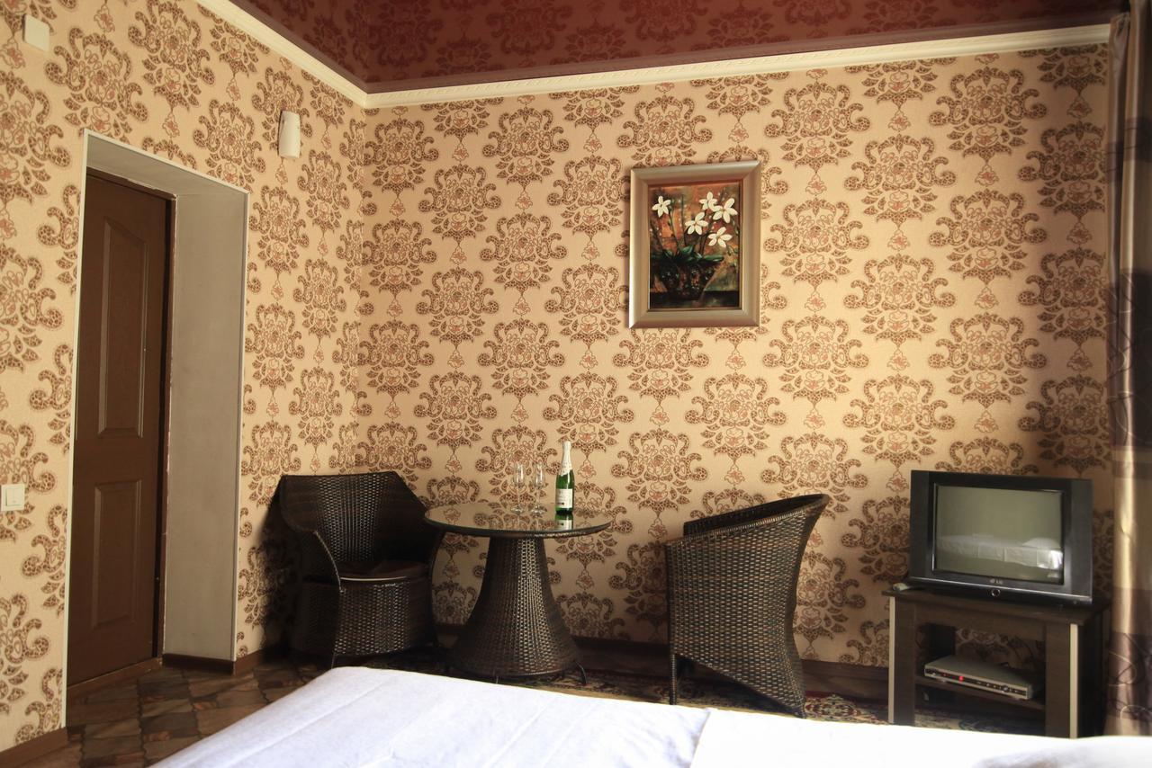 Carzone Motel บิชเคก ภายนอก รูปภาพ