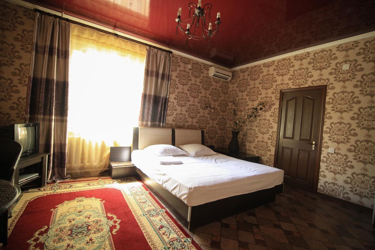 Carzone Motel บิชเคก ภายนอก รูปภาพ